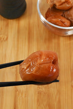 画像をギャラリービューアに読み込む, 【つまみ蔵 公式】訳あり 南高梅 はちみつ梅 1kg【 はちみつ 漬けで酸っぱさ控えめ 】訳アリ 訳アリ品 大容量 業務用ごはんのお供 ハチミツ梅 つぶれ梅