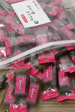 画像をギャラリービューアに読み込む, [ つまみ蔵 ] 茎わかめ 梅しそ 400g [ シャキシャキ食感の おやつ / おつまみ ] 大容量 駄菓子 業務用 わかめ 梅しそ ( おにぎりやサラダのトッピングにも ) 千成商会
