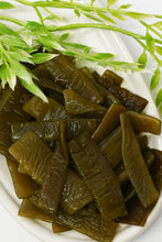 画像をギャラリービューアに読み込む, [ つまみ蔵 ] 茎わかめ 梅しそ 400g [ シャキシャキ食感の おやつ / おつまみ ] 大容量 駄菓子 業務用 わかめ 梅しそ ( おにぎりやサラダのトッピングにも ) 千成商会
