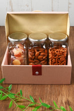 画像をギャラリービューアに読み込む, [ つまみ蔵 公式 ] おつまみ ギフト ミニボトル3本 セット 「 珍味 詰め合わせ ( 鮭 チーズ ・ 飴がけ アーモンド ・ パスタスナック )」 酒のつまみ ナッツ類 千成商会
