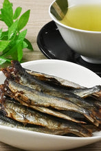 画像をギャラリービューアに読み込む, [ つまみ蔵 公式] おつまみ 焼きあご 800g「こだわり焙焼の容器入り 珍味 あご 」 小魚 トビウオ カルシウム お菓子 ( おやつ や 業務用 駄菓子 に) 千成商会
