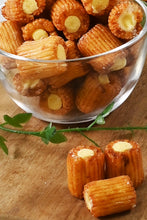 画像をギャラリービューアに読み込む, [ つまみ蔵 公式]チーズあられ 700g「容器入りで保存にも便利な 米菓 チーズ おつまみ 」 あられ や おかき の おやつ 好きなの方に( 業務用 大容量 お菓子 ) 千成商会
