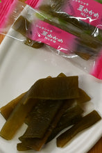 画像をギャラリービューアに読み込む, [ つまみ蔵 ] 茎わかめ 梅しそ 400g [ シャキシャキ食感の おやつ / おつまみ ] 大容量 駄菓子 業務用 わかめ 梅しそ ( おにぎりやサラダのトッピングにも ) 千成商会
