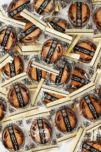 画像をギャラリービューアに読み込む, [ つまみ蔵 公式 ] 麦芽 クッキー 大容量 業務用 [ サクサク クッキー となめらか 黒糖 ジャム がクセになる ] 個包装 おかし 美味しいお菓子 業務用お菓子 [ 千成商会 ] 麦芽クッキー 黒糖ジャム入り 450g
