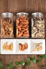 画像をギャラリービューアに読み込む, [ つまみ蔵 公式 ] おつまみ ギフト ミニボトル3本 セット 「 珍味 詰め合わせ ( パリパリ 小いわし ・ 柿の種 [ ピーナッツなし ] ・ アーモンド 小魚 カシューナッツ )」 小魚おやつ 酒のつまみ かきのたね 食べる小魚 千成商会
