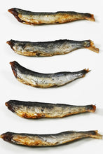 画像をギャラリービューアに読み込む, [ つまみ蔵 公式] おつまみ 焼きあご 800g「こだわり焙焼の容器入り 珍味 あご 」 小魚 トビウオ カルシウム お菓子 ( おやつ や 業務用 駄菓子 に) 千成商会
