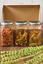 画像をギャラリービューアに読み込む, [ つまみ蔵 公式 ] おつまみ ギフト ミニボトル3本 セット 「 珍味 詰め合わせ ( パスタスナック ・ 焼き ホタテ貝ひも ・ パリパリ 炙り 小いわし )」 おやつ 食べる小魚 ( おかし詰め合わせ おつまみセット ) 千成商会
