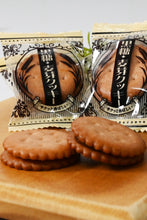 画像をギャラリービューアに読み込む, [ つまみ蔵 公式 ] 麦芽 クッキー 大容量 業務用 [ サクサク クッキー となめらか 黒糖 ジャム がクセになる ] 個包装 おかし 美味しいお菓子 業務用お菓子 [ 千成商会 ] 麦芽クッキー 黒糖ジャム入り 450g
