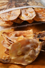 画像をギャラリービューアに読み込む, [ つまみ蔵 公式]焼剣先 200g「食塩不使用の 珍味 剣先するめ 」 アタリメ いか 酒のつまみ ( さきいか スルメイカ がお好みの方にも) スルメ おつまみ 千成商会
