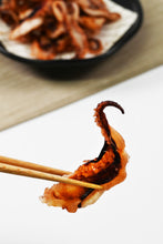 画像をギャラリービューアに読み込む, [ つまみ蔵 公式 ] 国産焼き イカ 足 醤油仕立て300g「 着色料不使用・国内製造の いかげそ 珍味 」 するめ 酒のつまみ ( するめジャーキー や さけとば がお好みの方にも ) あたりめ ジャーキー 千成商会
