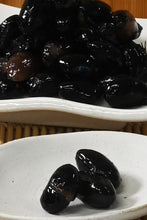 画像をギャラリービューアに読み込む, [ つまみ蔵 公式 ] 訳あり 国産丹波黒 黒豆 煮 1.4kg「 着色料 ・ 保存料未使用 黒豆おやつ 」 煮豆 お菓子 ( おつまみ や おせち料理 に ) 業務用 大容量 千成商会
