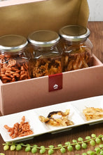 画像をギャラリービューアに読み込む, [ つまみ蔵 公式 ] おつまみ ギフト ミニボトル3本 セット 「 珍味 詰め合わせ ( パスタスナック ・ 焼き ホタテ貝ひも ・ パリパリ 炙り 小いわし )」 おやつ 食べる小魚 ( おかし詰め合わせ おつまみセット ) 千成商会
