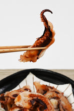 画像をギャラリービューアに読み込む, [ つまみ蔵 公式 ] 国産焼き イカ 足 醤油仕立て300g「 着色料不使用・国内製造の いかげそ 珍味 」 するめ 酒のつまみ ( するめジャーキー や さけとば がお好みの方にも ) あたりめ ジャーキー 千成商会
