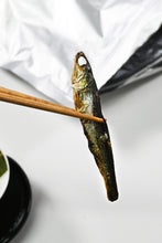 画像をギャラリービューアに読み込む, [ つまみ蔵 公式]国産香ばし本 焼きめざし 1kg「化学調味料・保存料不使用の 小魚 珍味 めざし 」 カルシウム お菓子 こざかな ( 業務用 の おやつ や おつまみ に) いわし 駄菓子 千成商会
