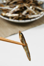 画像をギャラリービューアに読み込む, [ つまみ蔵 公式 ] 食塩不使用 国産 焼き いわし 400g 「 カルシウム が摂れる 小魚 おやつ 片口 イワシ 」 珍味 焼きめざし にぼし ( つまみ や おやつ に ) タンパク質 お菓子 千成商会
