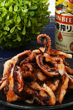 画像をギャラリービューアに読み込む, [ つまみ蔵 公式 ] 国産焼き イカ 足 醤油仕立て300g「 着色料不使用・国内製造の いかげそ 珍味 」 するめ 酒のつまみ ( するめジャーキー や さけとば がお好みの方にも ) あたりめ ジャーキー 千成商会
