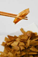 画像をギャラリービューアに読み込む, [ つまみ蔵 ] ノンフライ 国産 大豆チップス (のり塩) 300g【保存料・着色料不使用 体に良いおやつ 】 菓子 スナック 酒のつまみ (食物繊維 豊富な お菓子) 千成商会
