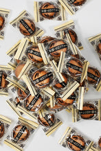 画像をギャラリービューアに読み込む, [ つまみ蔵 公式 ] 麦芽 クッキー 大容量 業務用 [ サクサク クッキー となめらか 黒糖 ジャム がクセになる ] 個包装 おかし 美味しいお菓子 業務用お菓子 [ 千成商会 ] 麦芽クッキー 黒糖ジャム入り 450g
