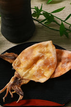 画像をギャラリービューアに読み込む, [ つまみ蔵 公式]焼剣先 200g「食塩不使用の 珍味 剣先するめ 」 アタリメ いか 酒のつまみ ( さきいか スルメイカ がお好みの方にも) スルメ おつまみ 千成商会
