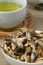 画像をギャラリービューアに読み込む, [ つまみ蔵 ] 訳あり アーモンド小魚カシューナッツ 1000g【 味・品質はそのまま 美味しい こざかな おやつ 】小魚アーモンド 珍味 酒のつまみ (手軽に カルシウム 補給ができる お菓子) 千成商会
